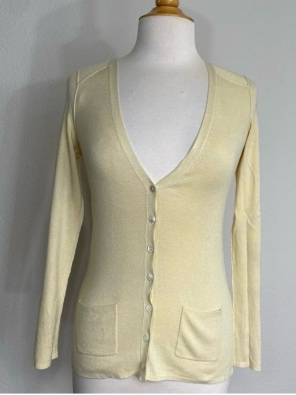 Banana Republic Womens Creamy Yellow Lightweight Silk Mix Button Cardigan XS